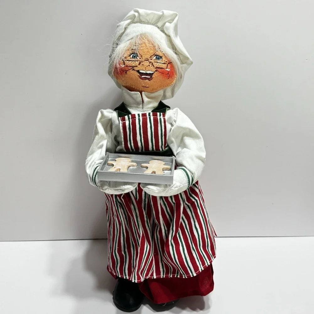 Vintage 2004 ANNALEE Doll Mrs Claus Baking Tray Gingerbread COOKIES Standing 14